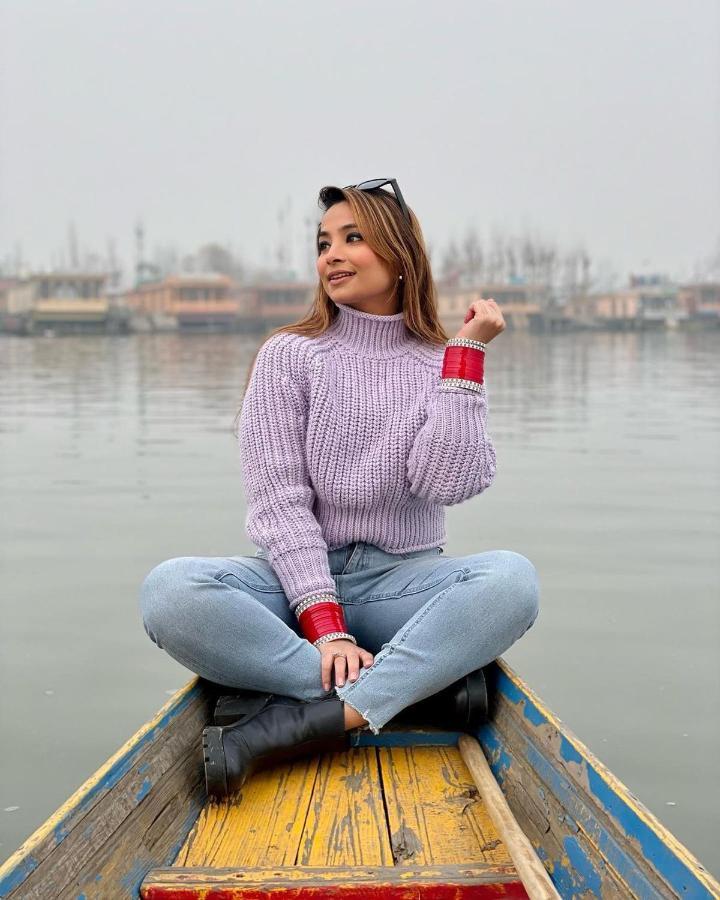 Floating Young Gulshan Houseboat Srinagar  Luaran gambar