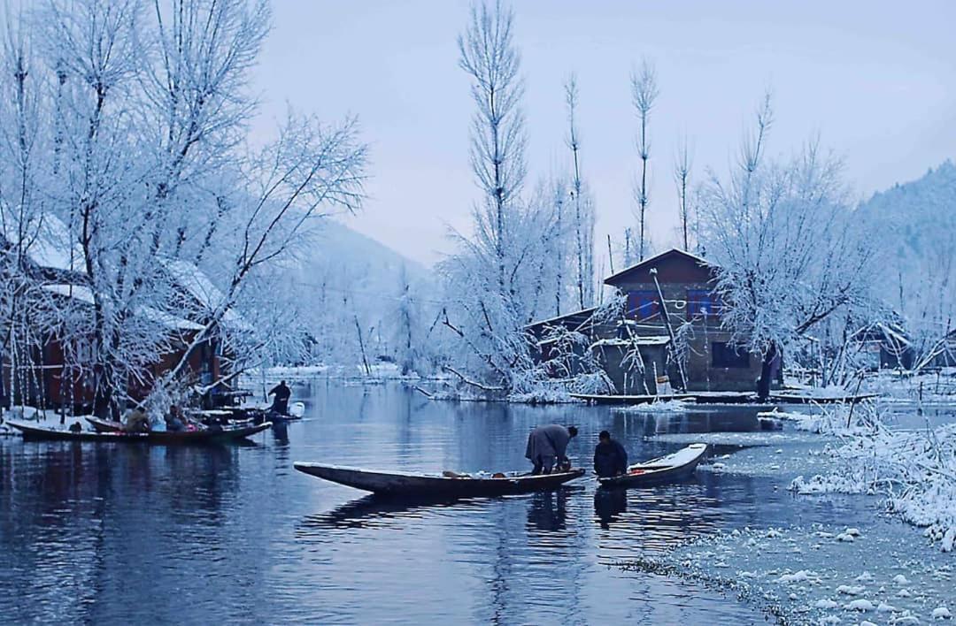 Floating Young Gulshan Houseboat Srinagar  Luaran gambar